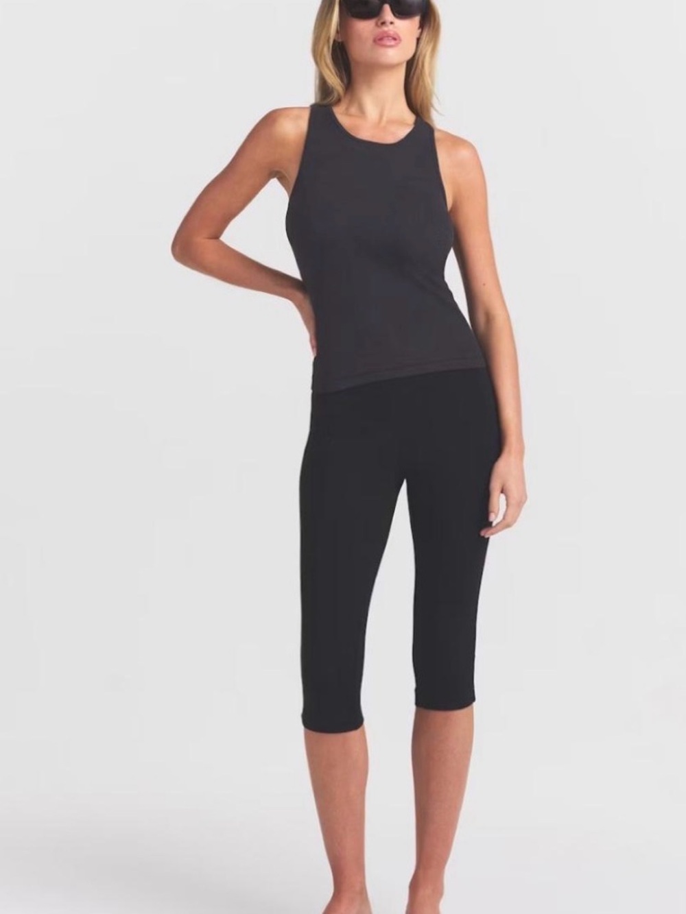SKIMS NWT medium black obsidian high waist capri refined knit